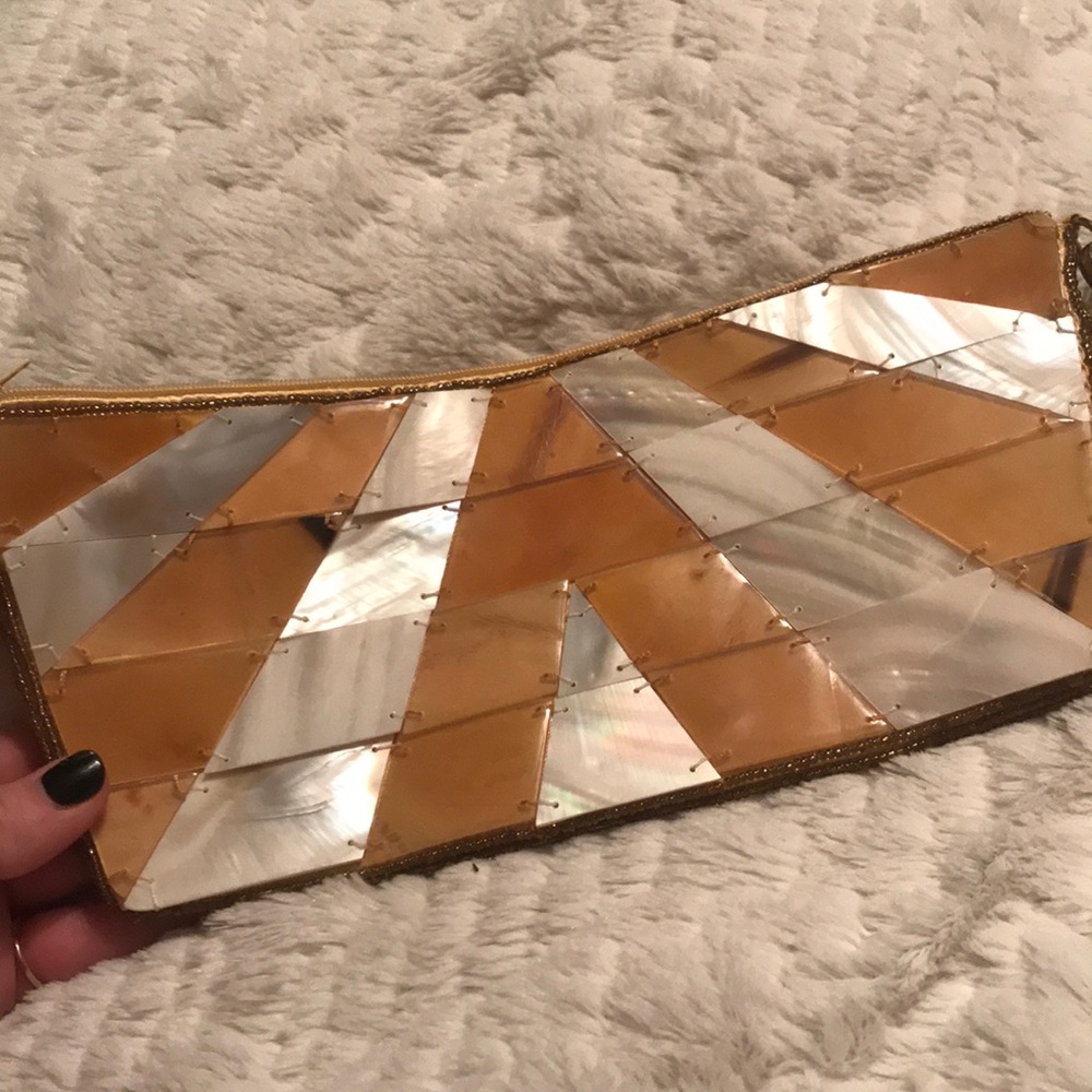 Handmade shell clutch - Picture 2 of 3